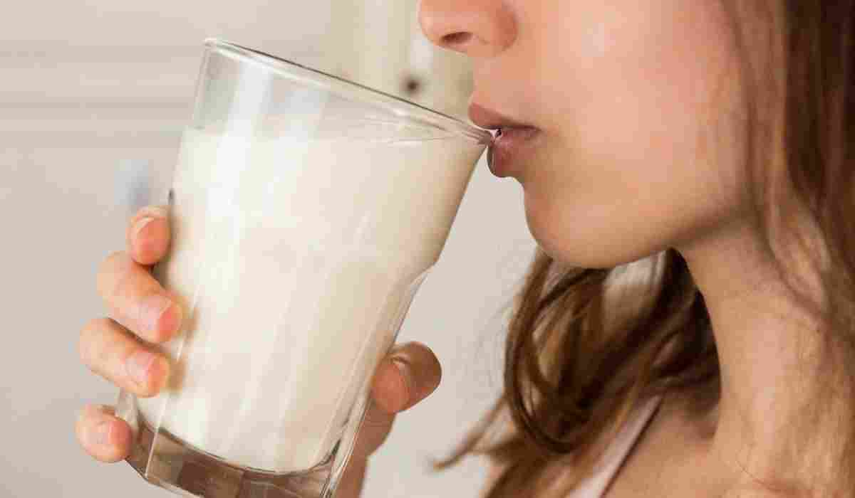 O leite morno com uma pitada de canela é um ritual que não sinaliza ação.